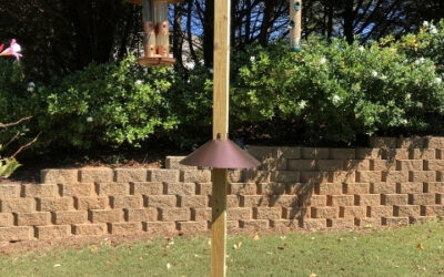 How to Make this Sturdy and Squirrel Proof Bird Feeder with a 4×4″ Post